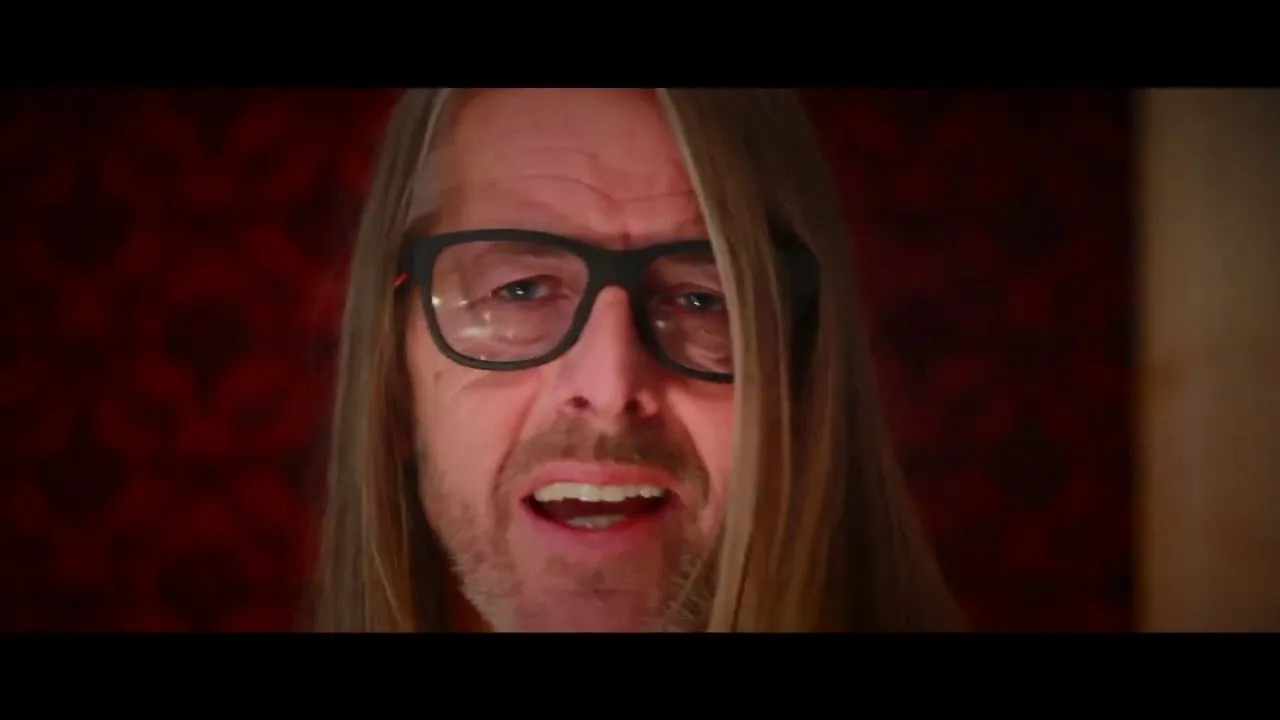 Vorschaubild des Musikvideos „Halt mich“